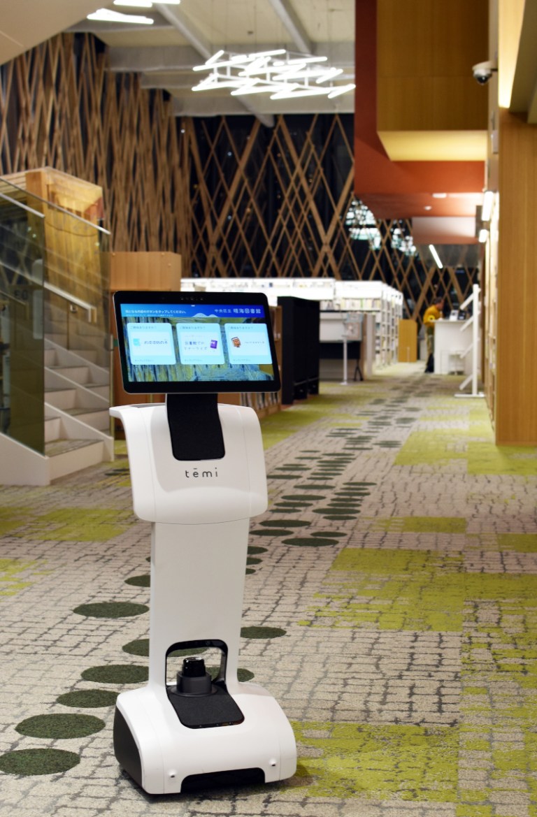 図書館運営にロボット導入、TRCが公共図書館で実証実験